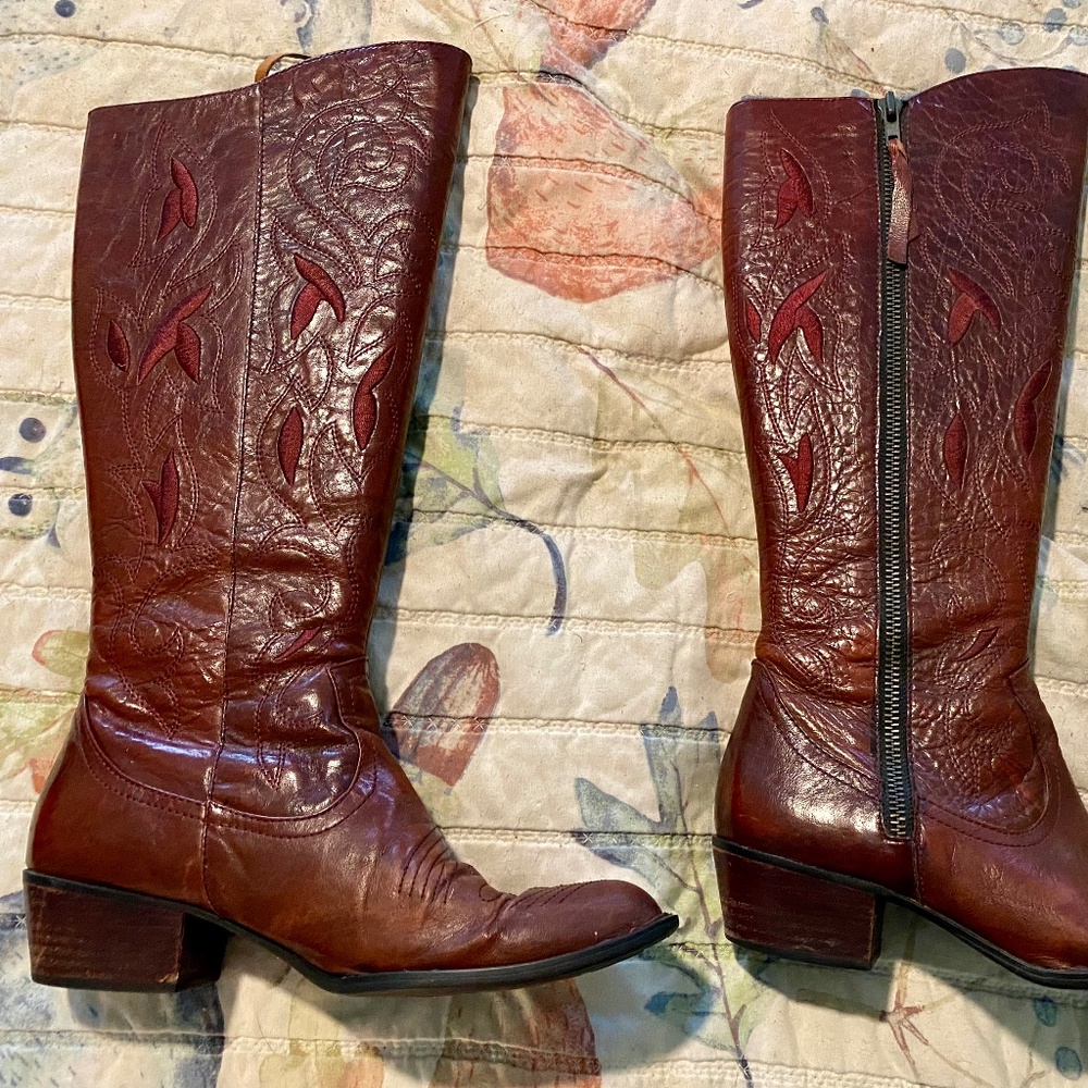 Size 9-9.5 western style boots